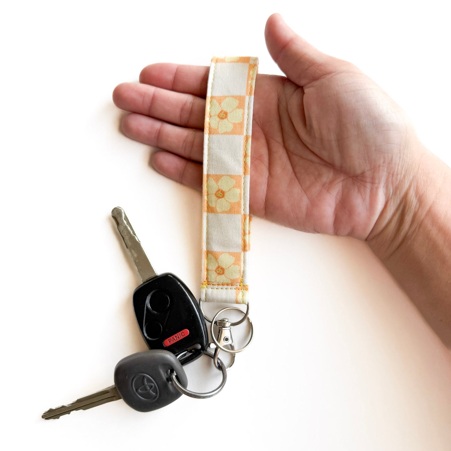 Puakenikeni Wristlet