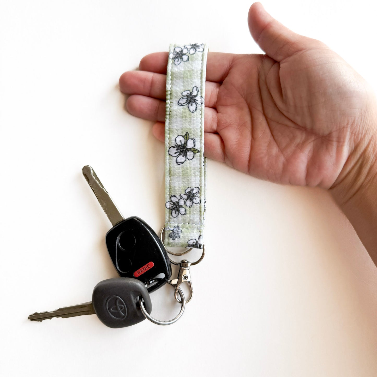 Ulei Gingham Wallet & Wristlet